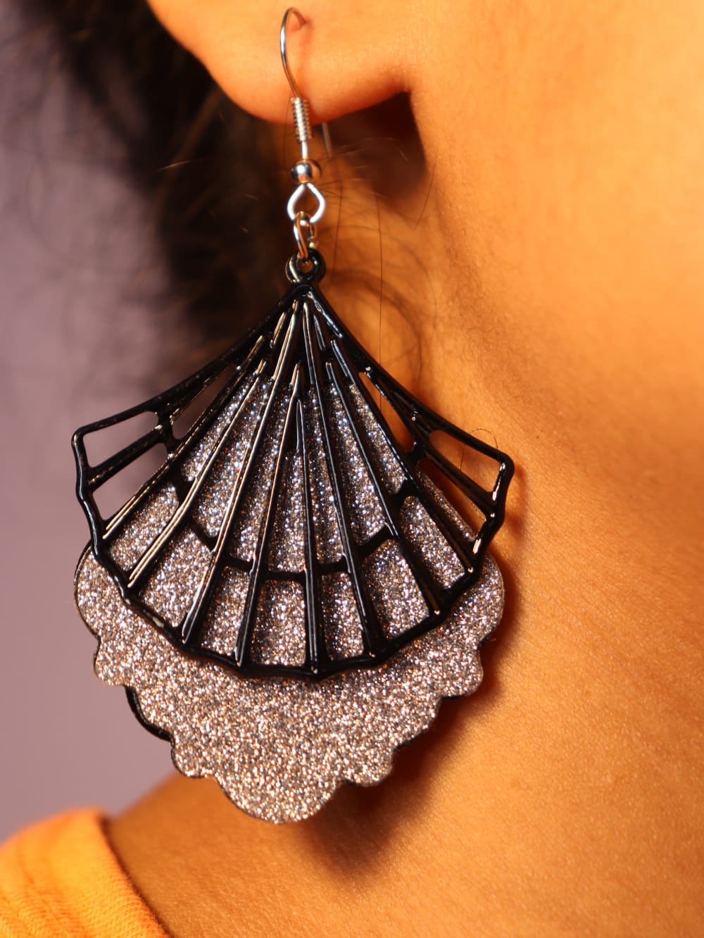 black silver earring 02